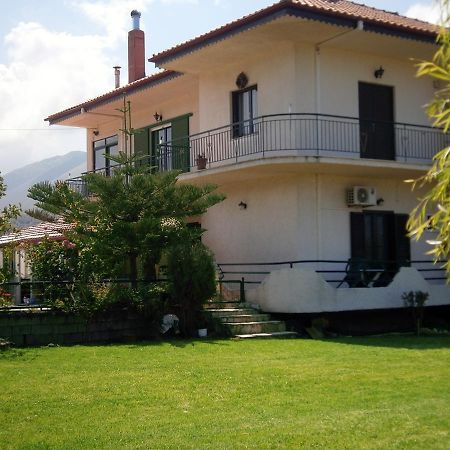 Georgia'S Little Village Plataria Bagian luar foto