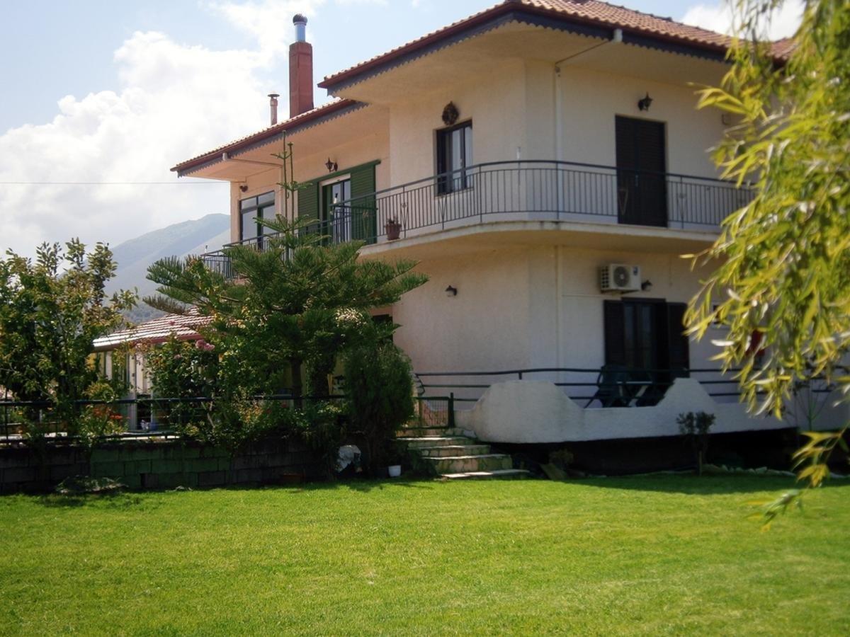 Georgia'S Little Village Plataria Bagian luar foto